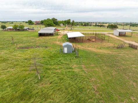 1010 County Road 382 Era TX 76238