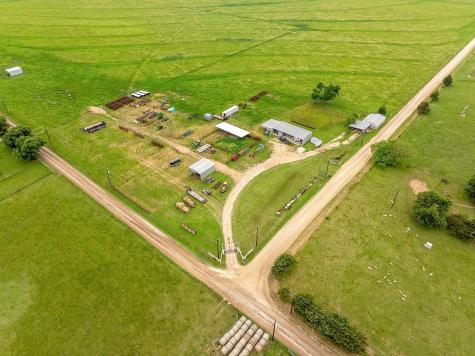 1010 County Road 382 Era TX 76238