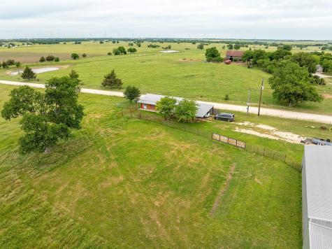 1010 County Road 382 Era TX 76238