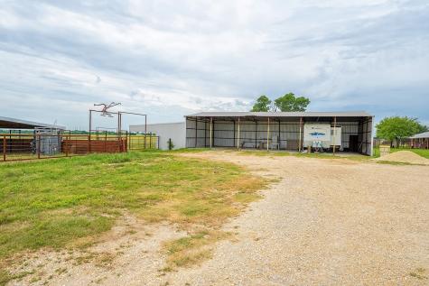 1010 County Road 382 Era TX 76238