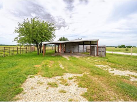 1010 County Road 382 Era TX 76238
