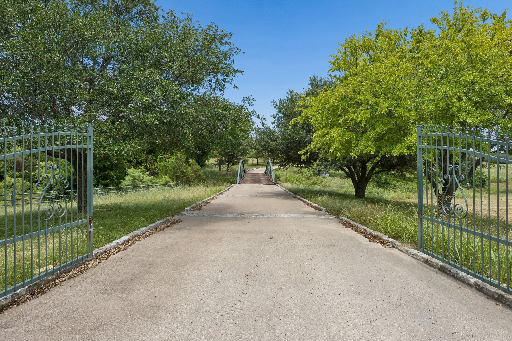 171 Treetop Drive Fort Worth TX 76126
