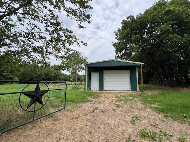 600 S Bois D'arc Street Blossom TX 75416