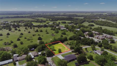 204 S Grand Avenue Wolfe City TX 75496