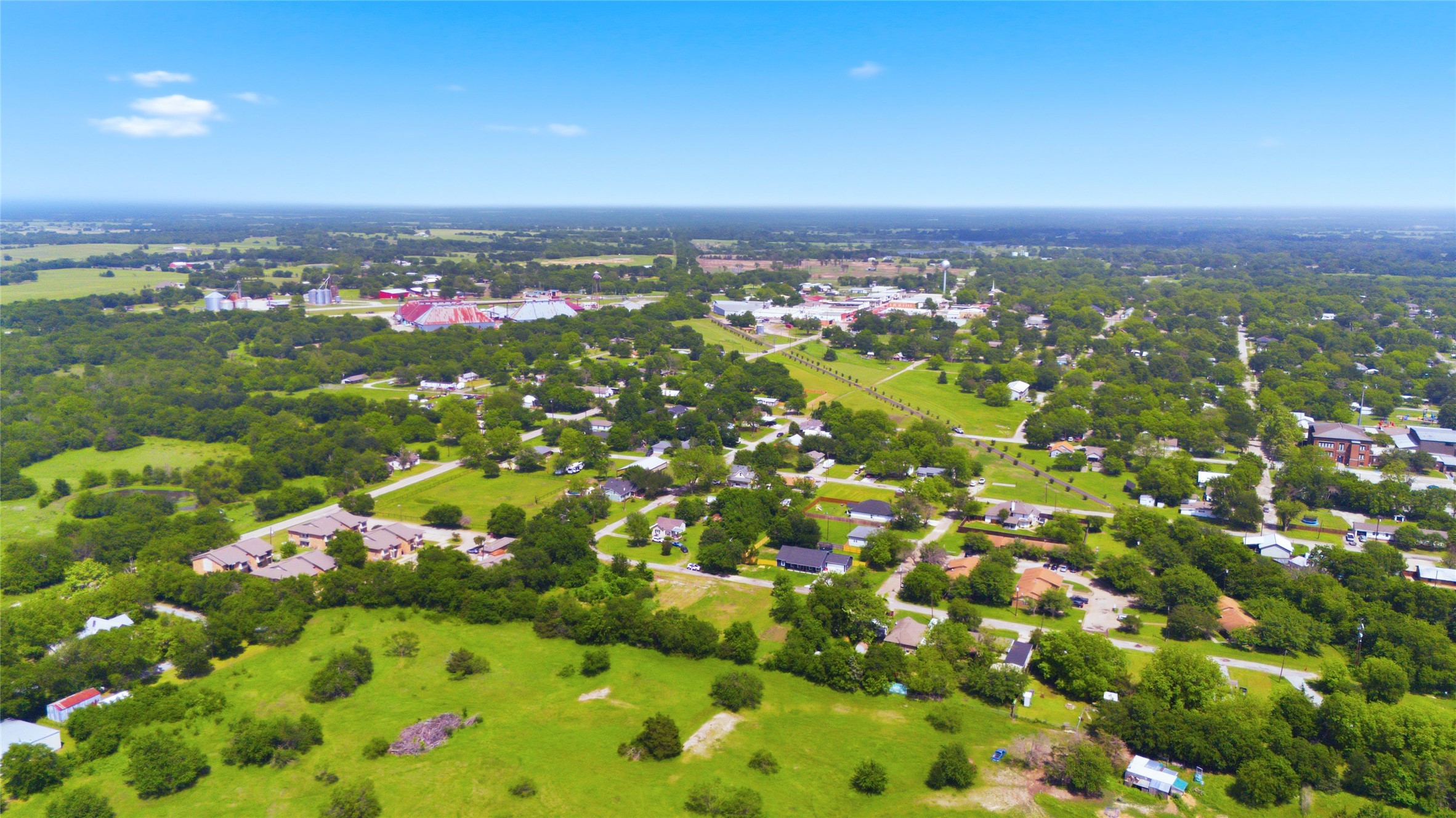 204 S Grand Avenue Wolfe City TX 75496
