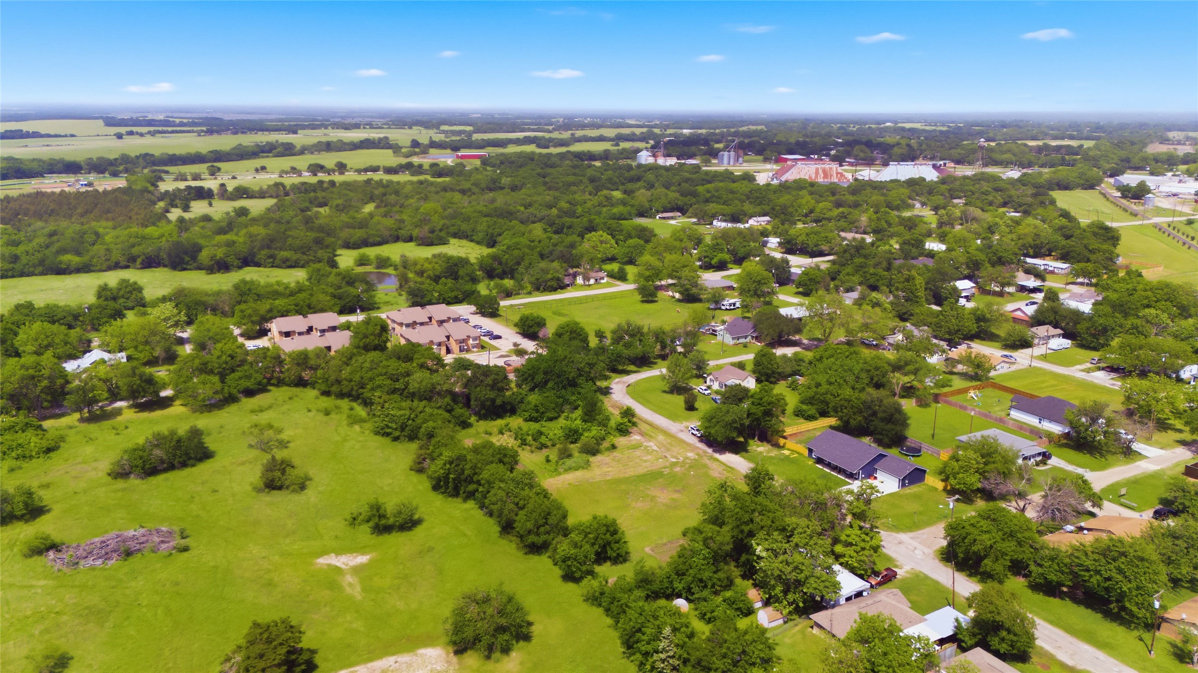 204 S Grand Avenue Wolfe City TX 75496