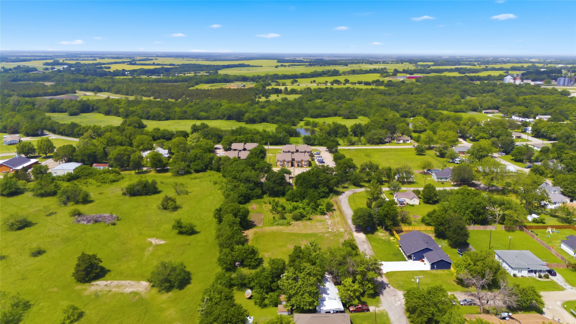 204 S Grand Avenue Wolfe City TX 75496
