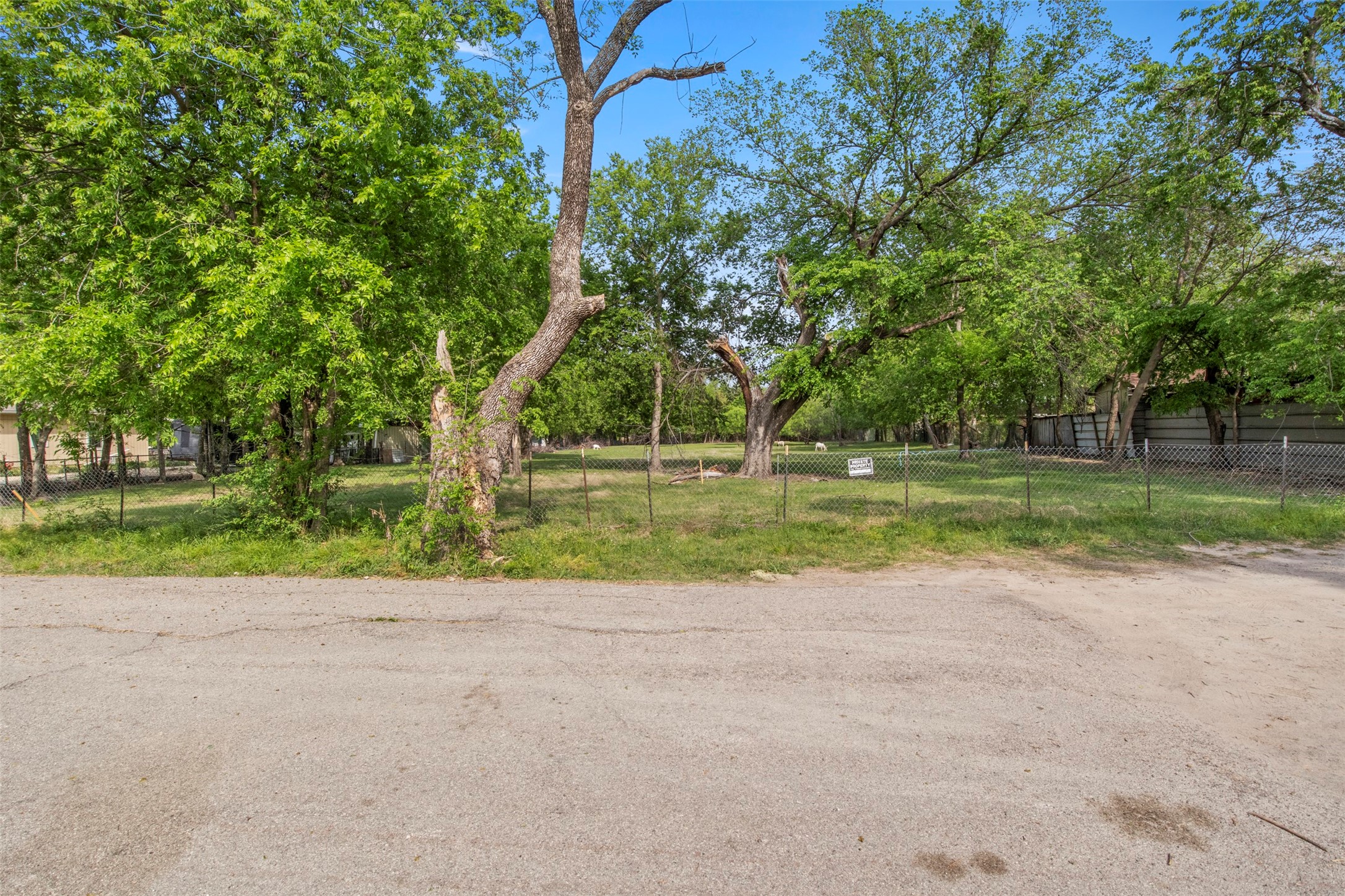 2820 Namur Street Dallas TX 75227