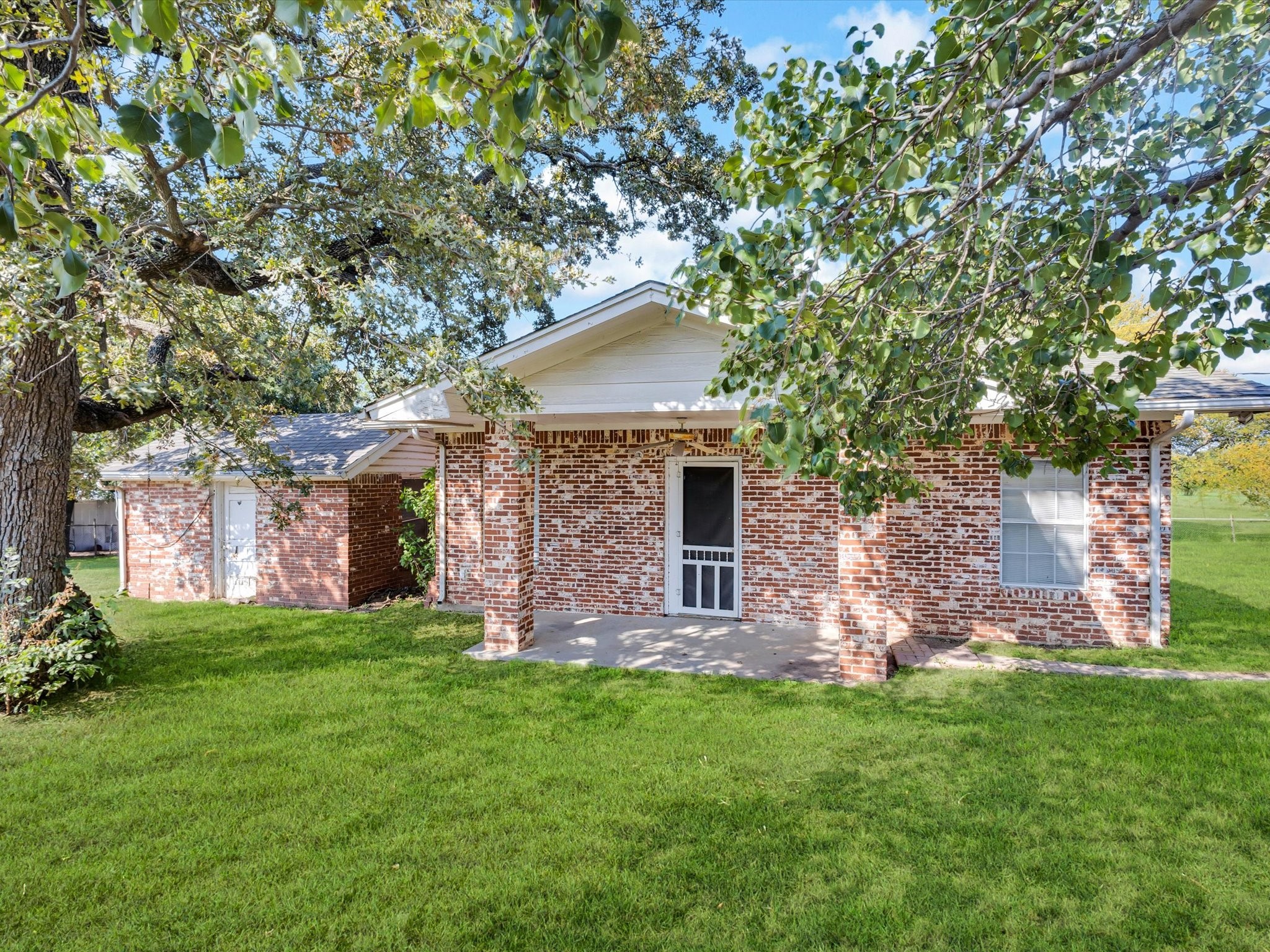 6697 S Fm 730 Azle TX 76020