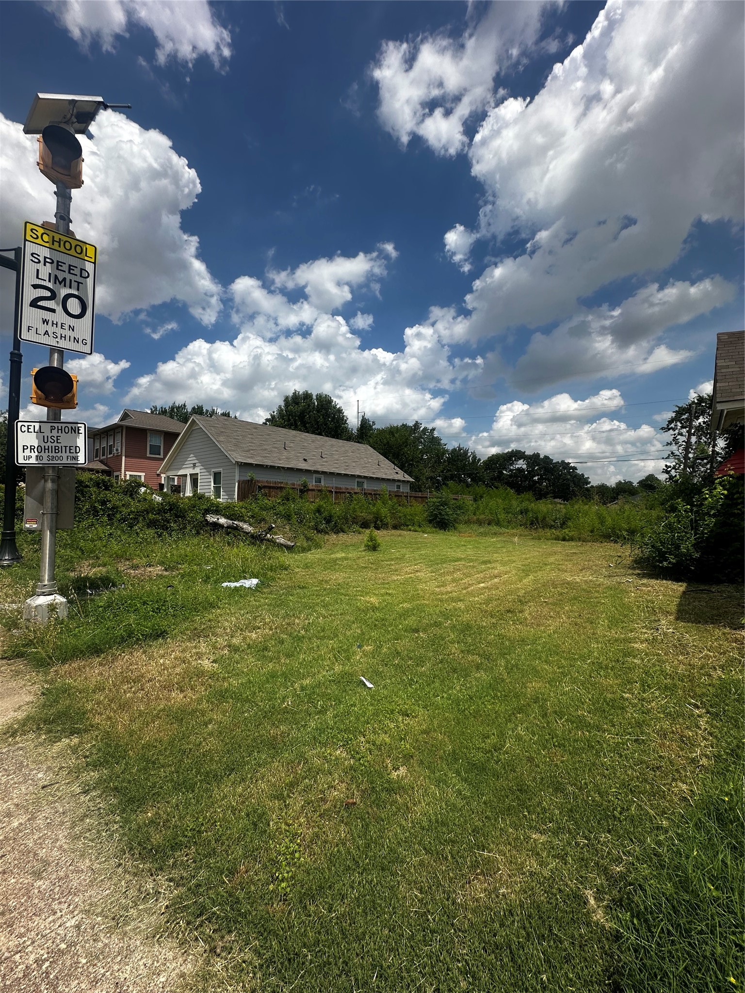 915 E Hattie Street Fort Worth TX 76104