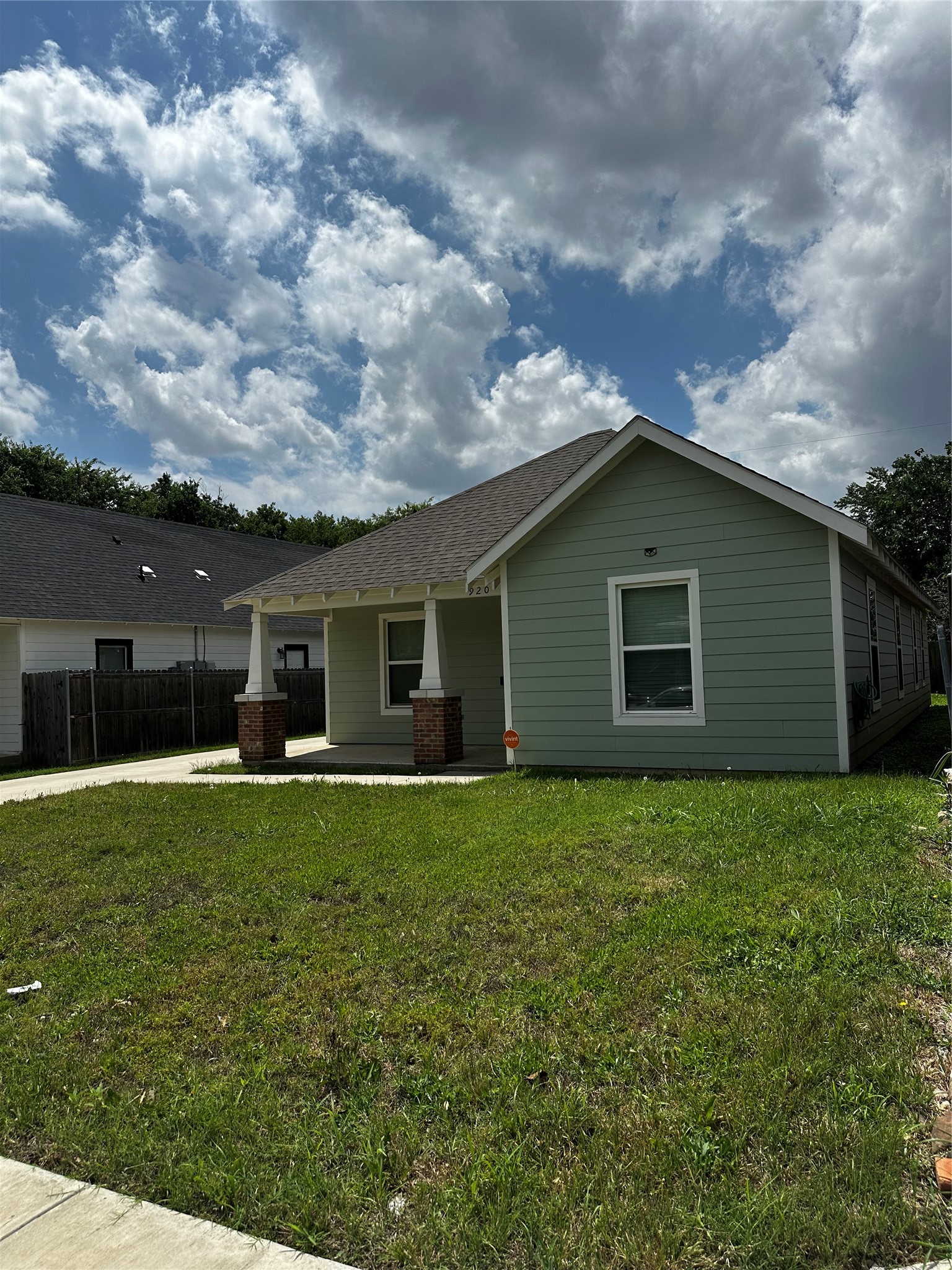 915 E Hattie Street Fort Worth TX 76104