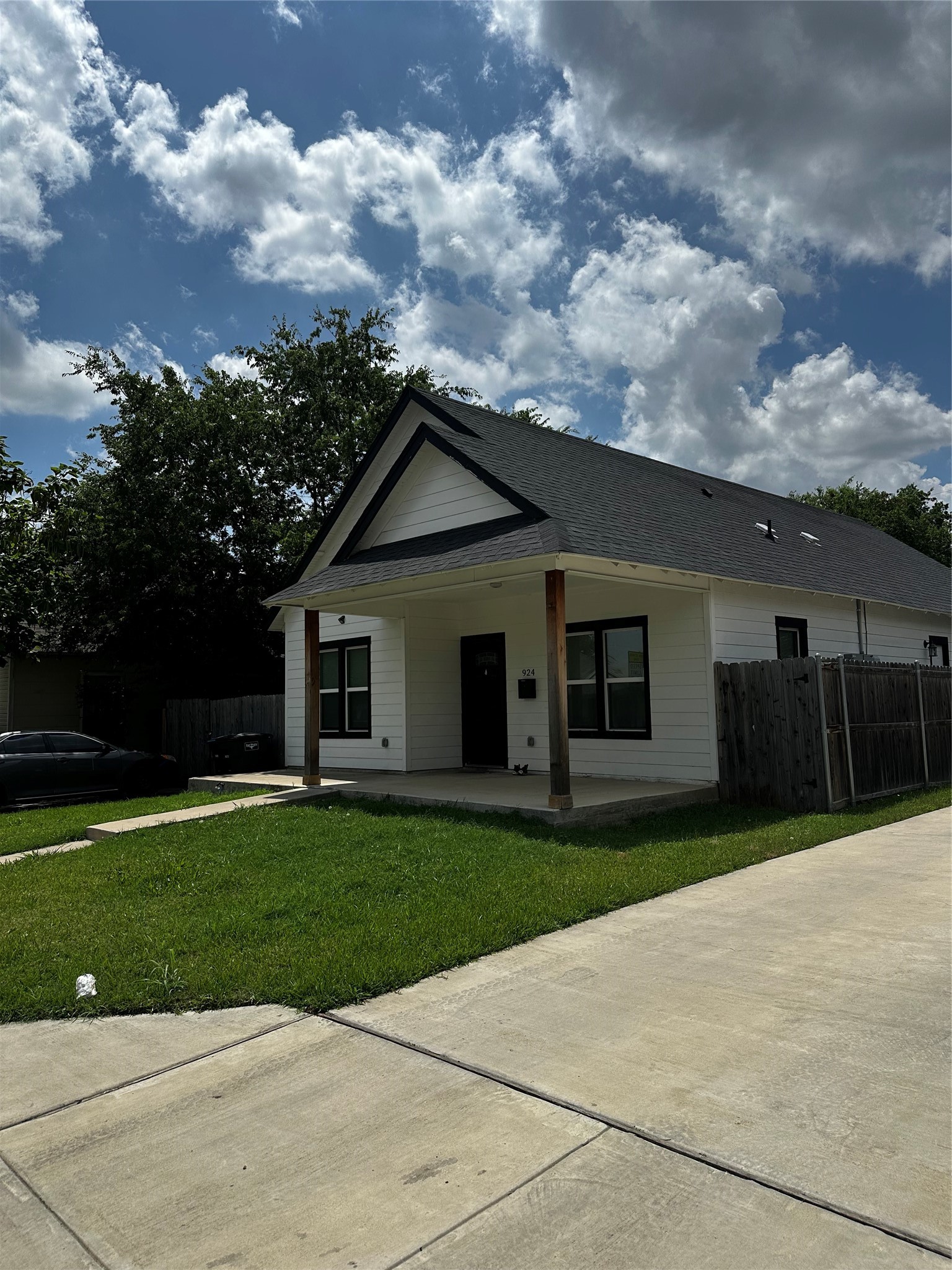 915 E Hattie Street Fort Worth TX 76104
