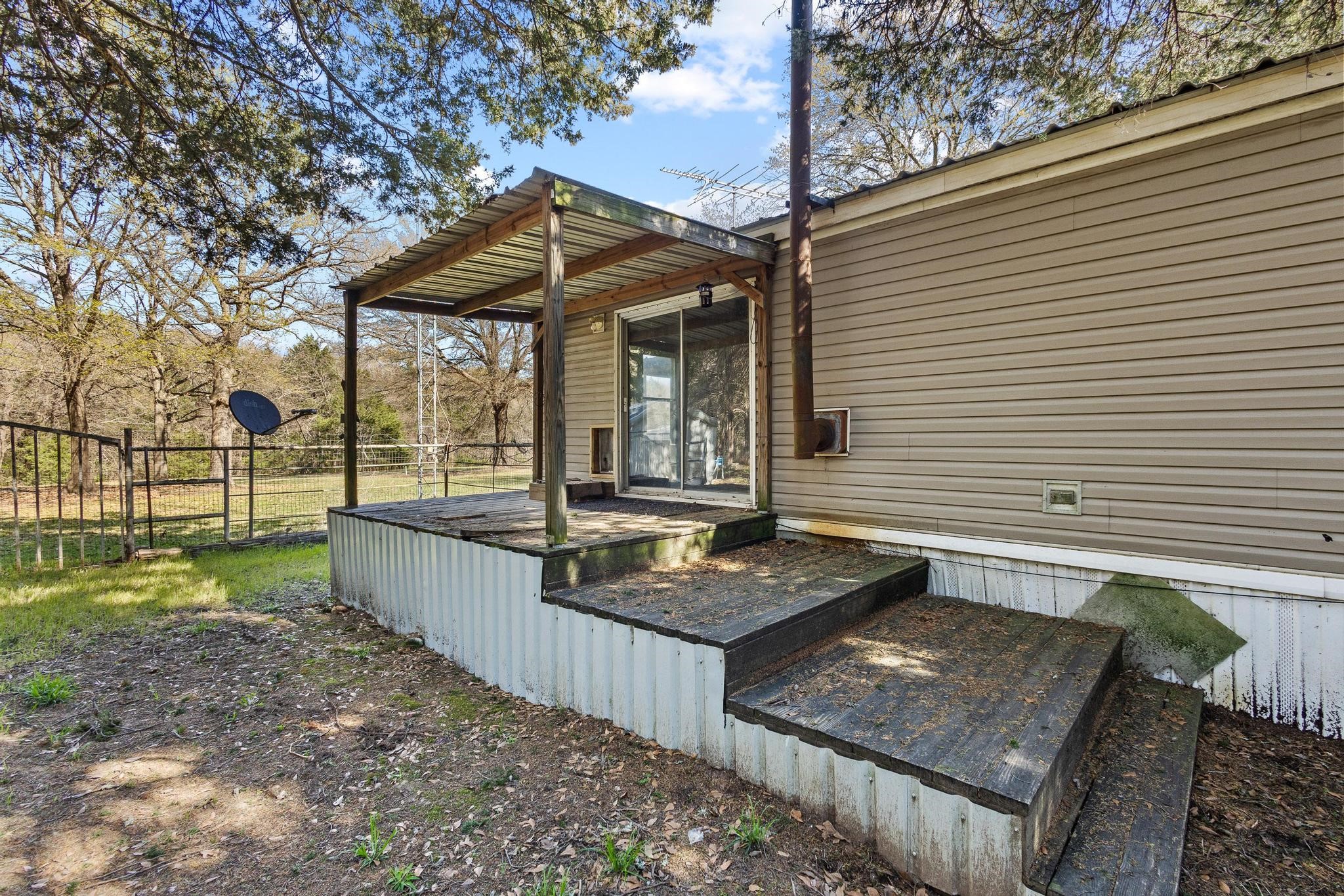 528 County Road 1120 Ravenna TX 75476