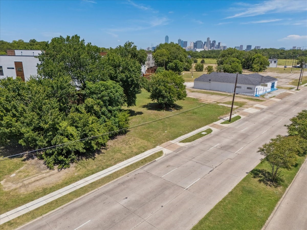 3131 Cedar Crest Boulevard Dallas TX 75203