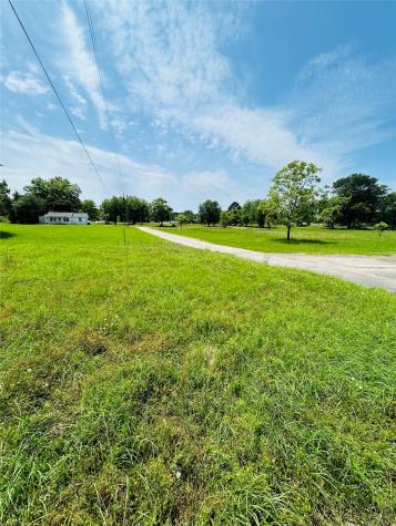 610 6TH Street Chandler TX 75758