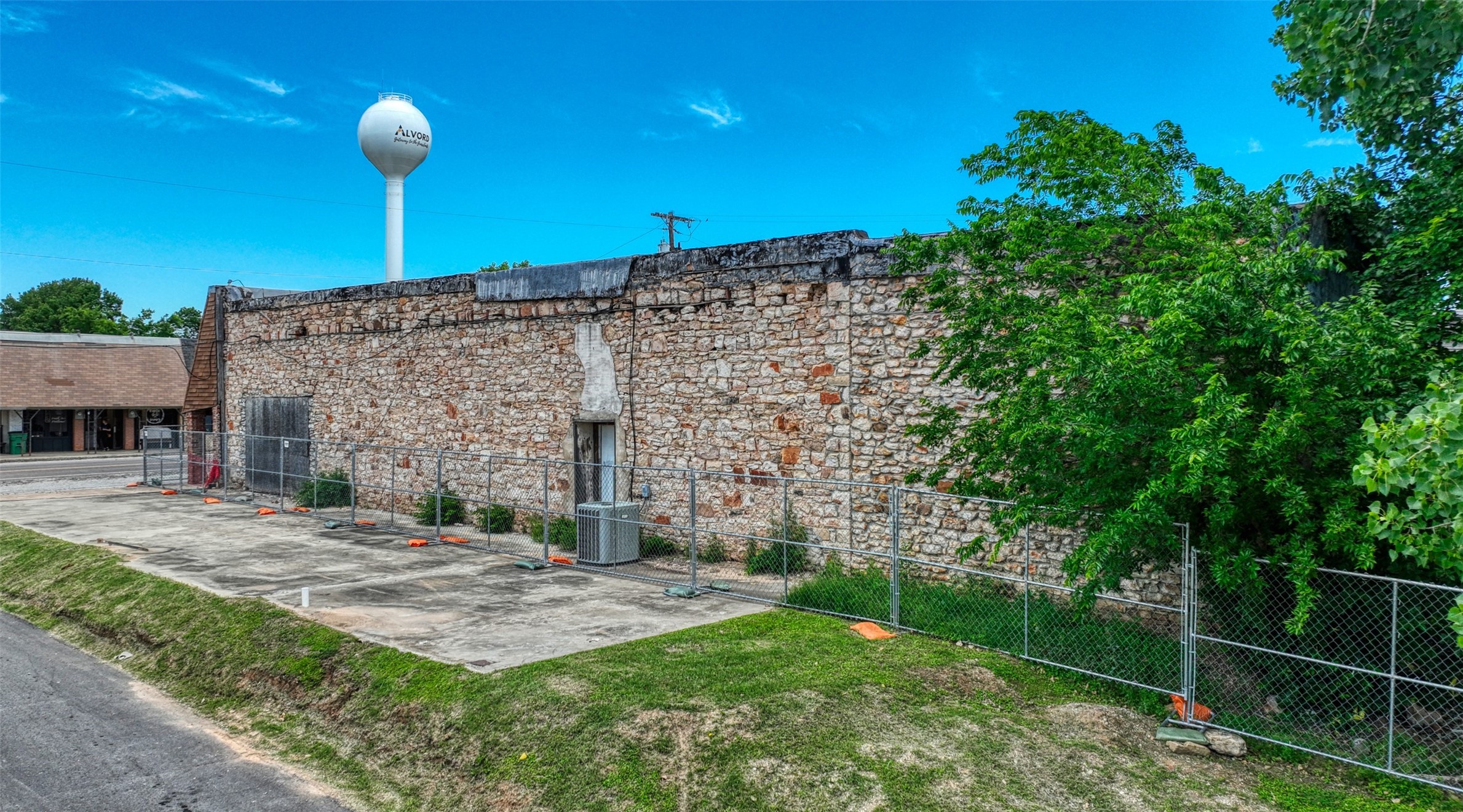 110 N Wickham Street Alvord TX 76225