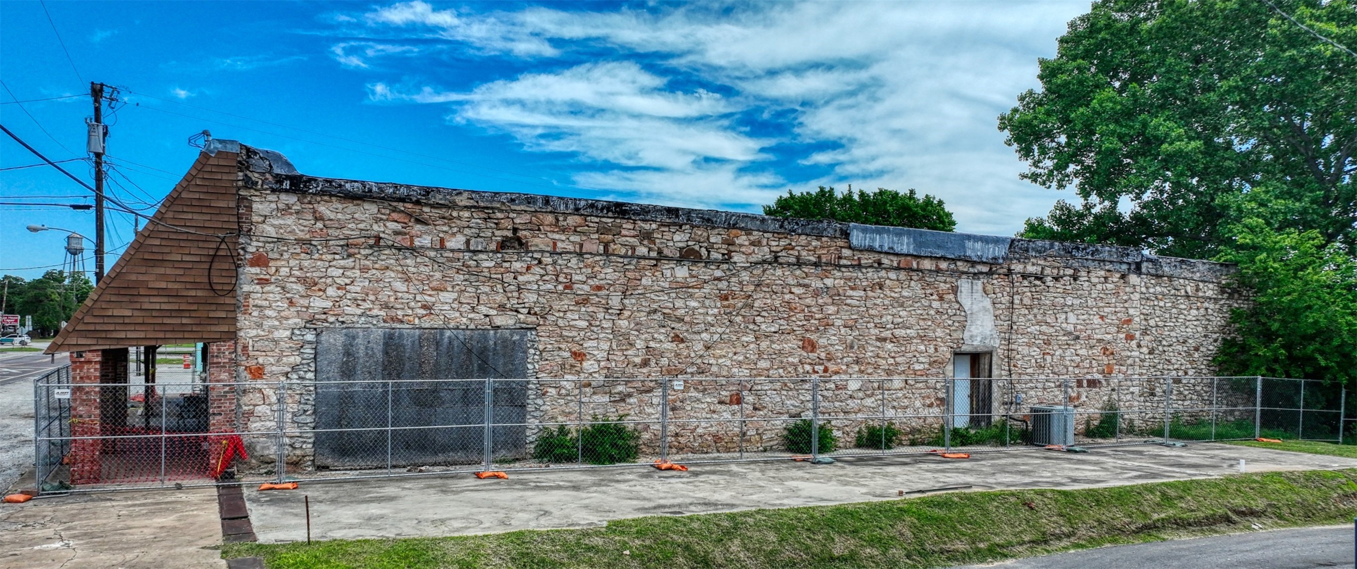 110 N Wickham Street Alvord TX 76225