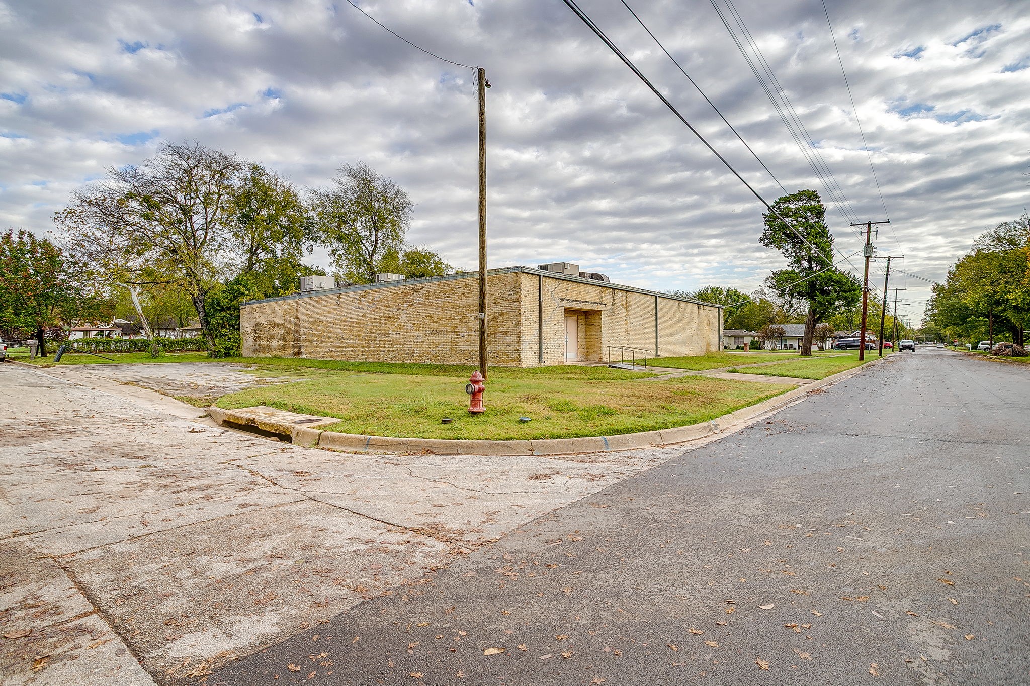 5550 Baylor Avenue River Oaks TX 76114