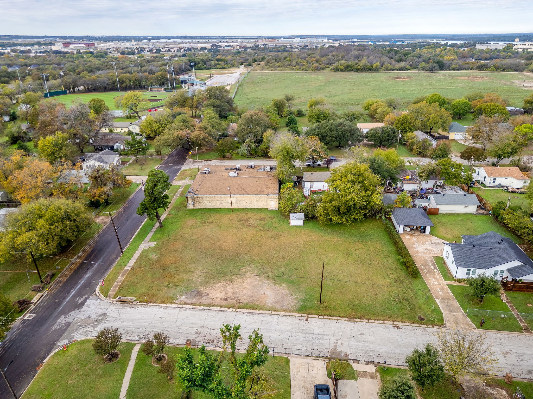 5550 Baylor Avenue River Oaks TX 76114