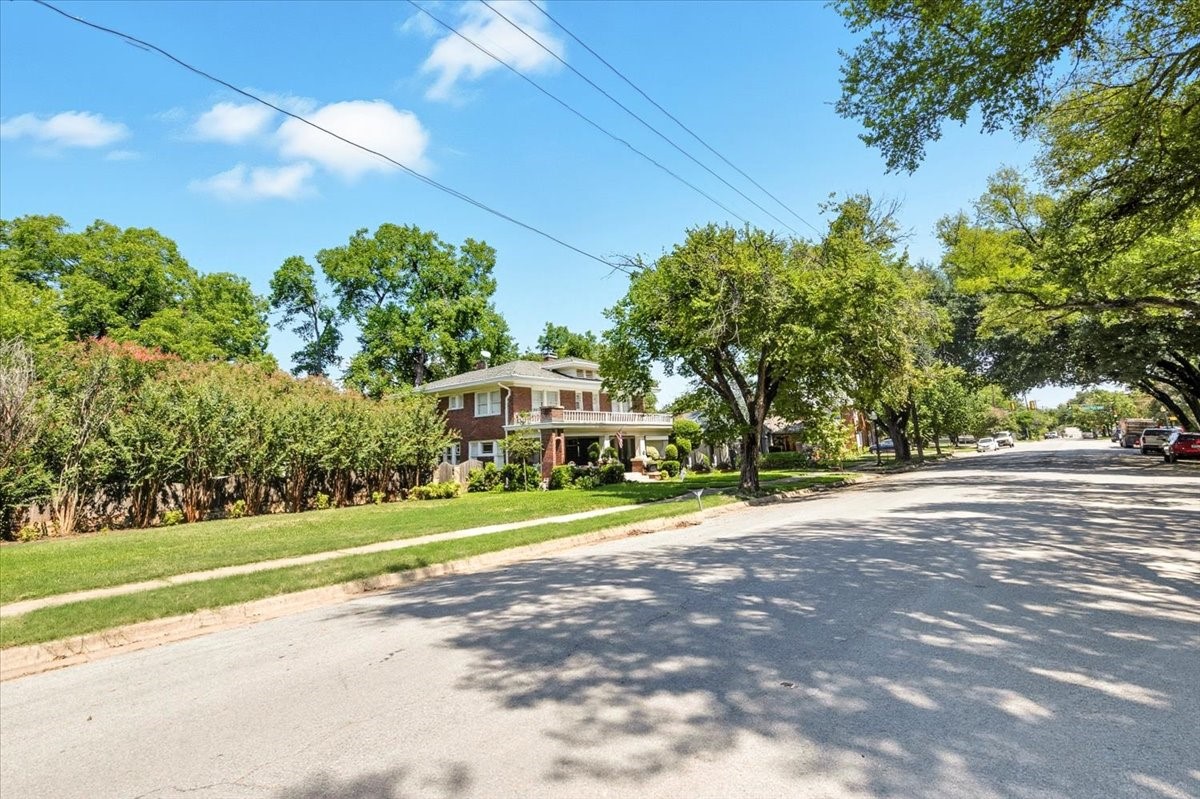2328 Mistletoe Boulevard Fort Worth TX 76110