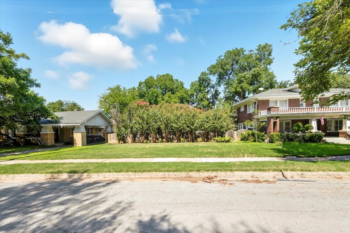 2328 Mistletoe Boulevard Fort Worth TX 76110