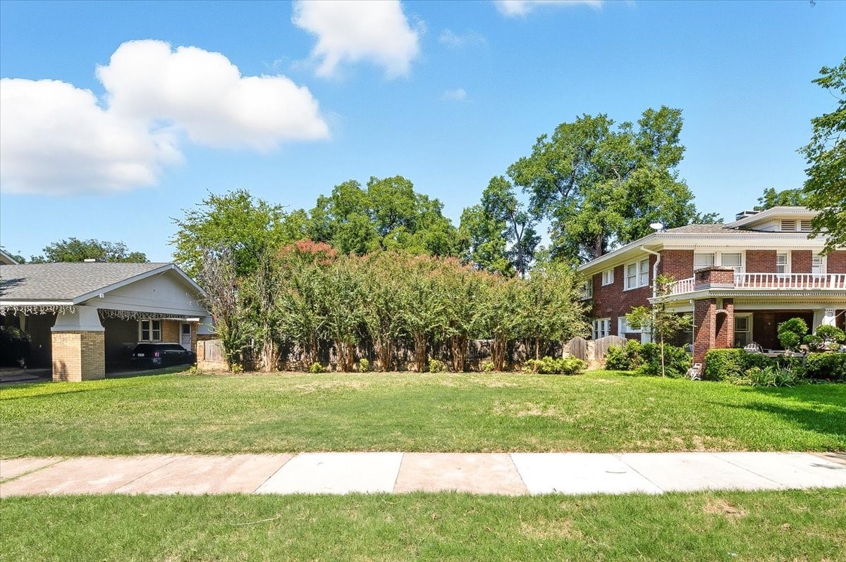 2328 Mistletoe Boulevard Fort Worth TX 76110