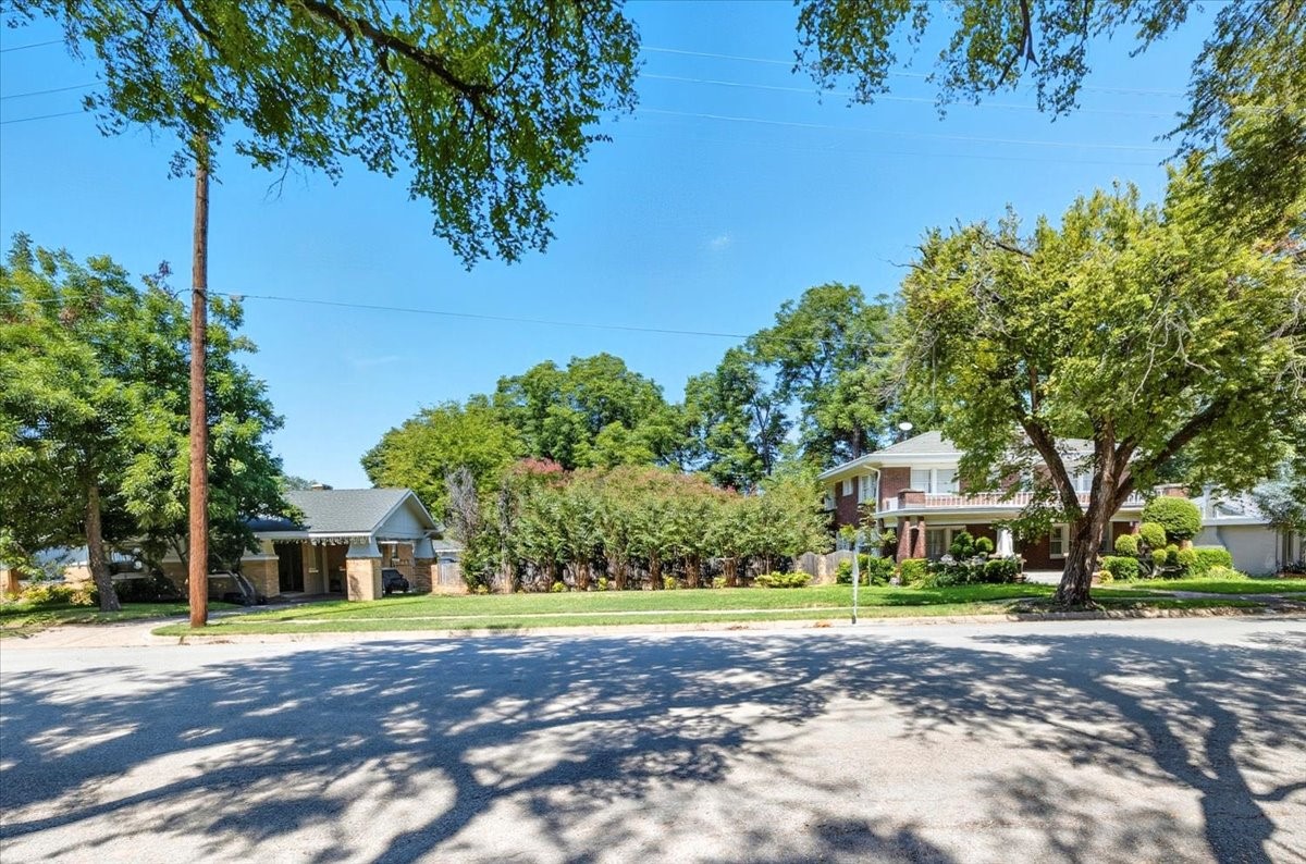 2328 Mistletoe Boulevard Fort Worth TX 76110