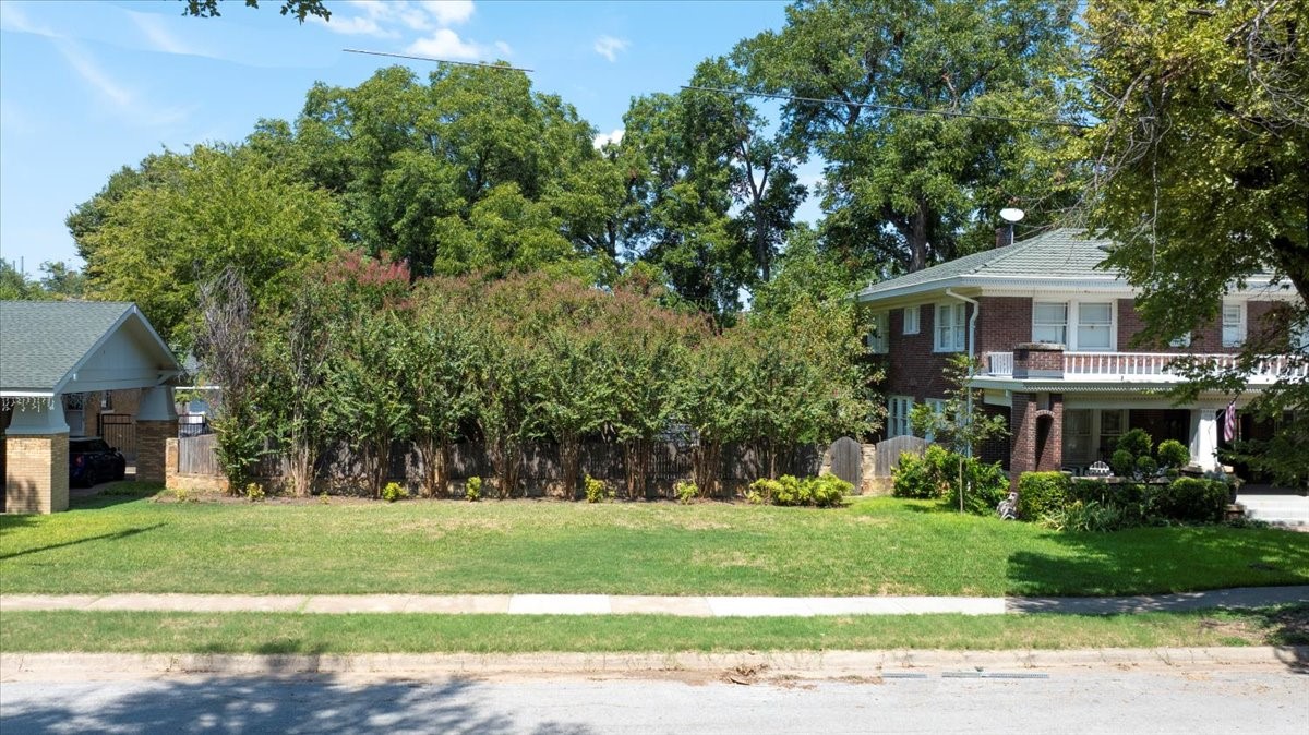 2328 Mistletoe Boulevard Fort Worth TX 76110