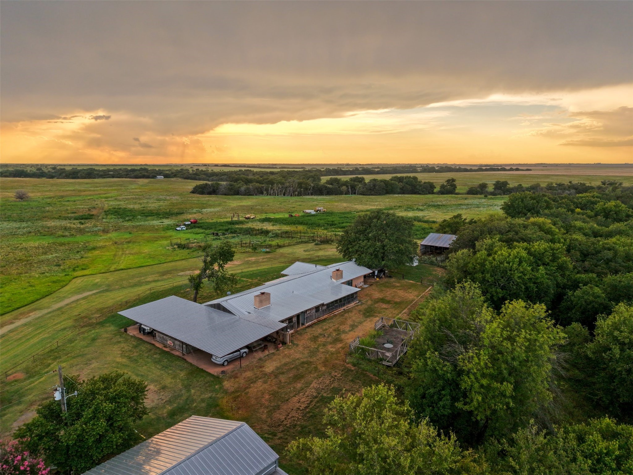 6977 E Fm 171 Byers TX 76357