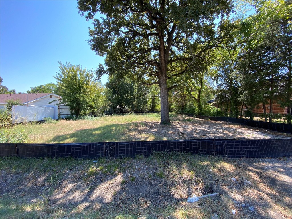 216 Carroll Avenue Irving TX 75061