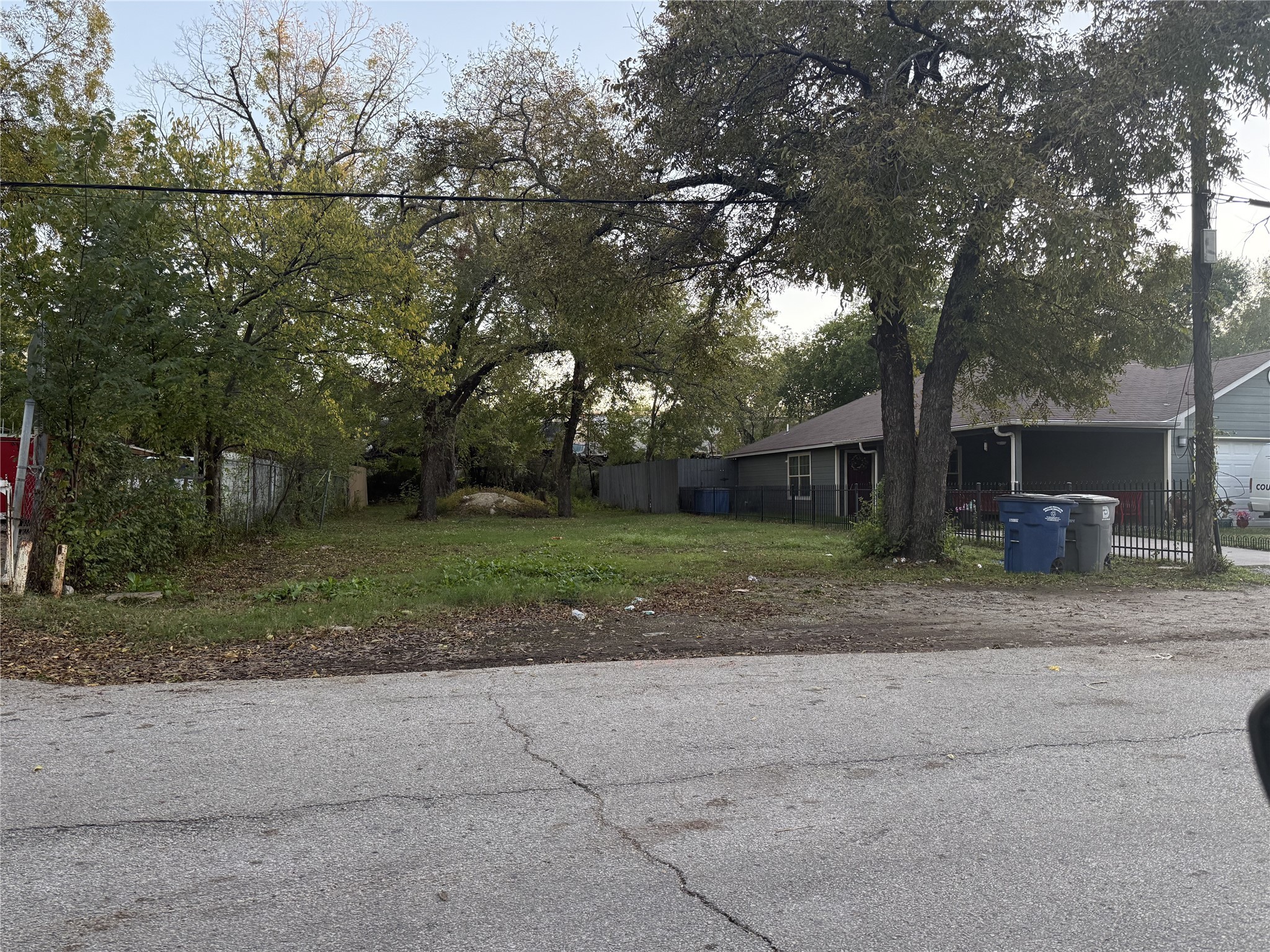 1906 Muncie Avenue Dallas TX 75212