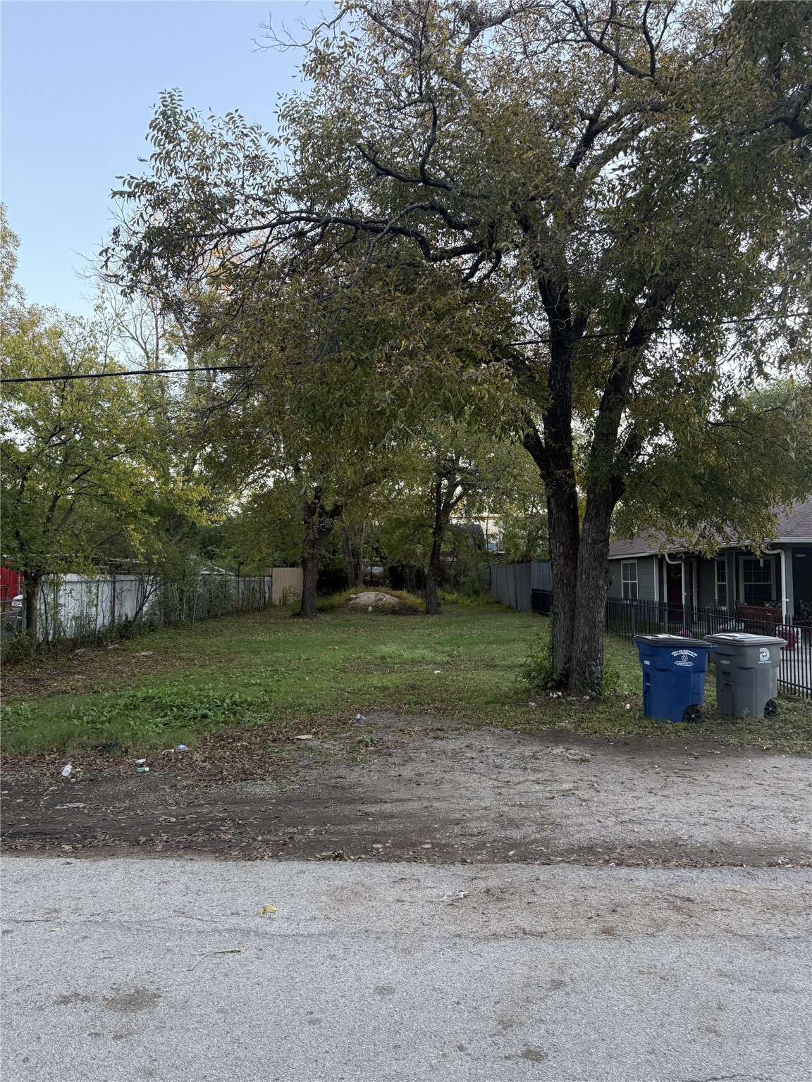 1906 Muncie Avenue Dallas TX 75212