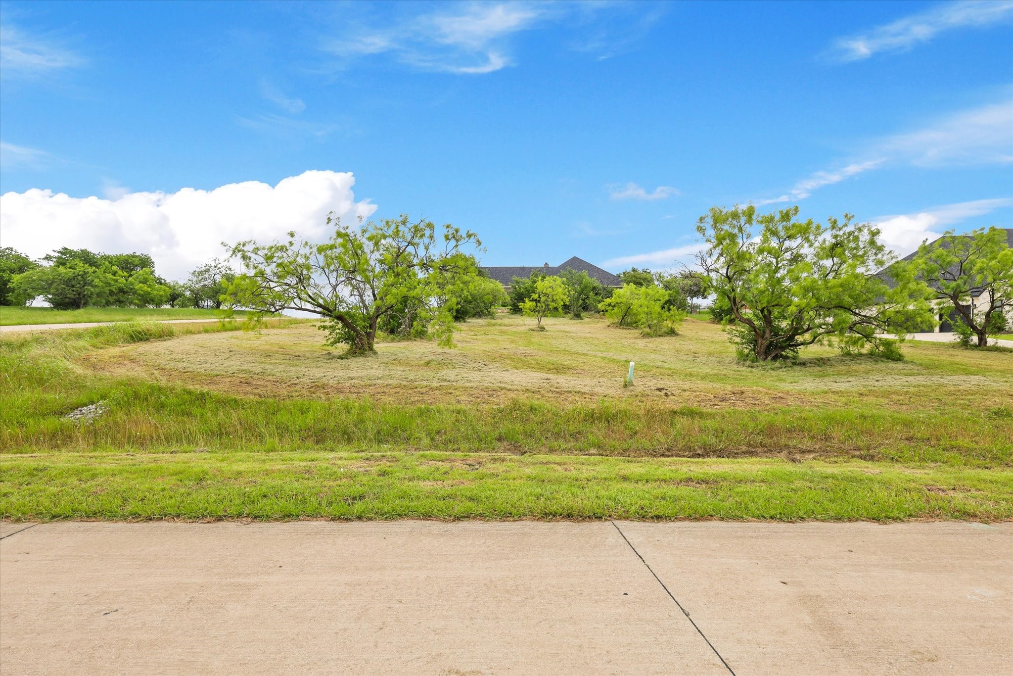 1098 Periwinkle Court Grand Prairie TX 75104