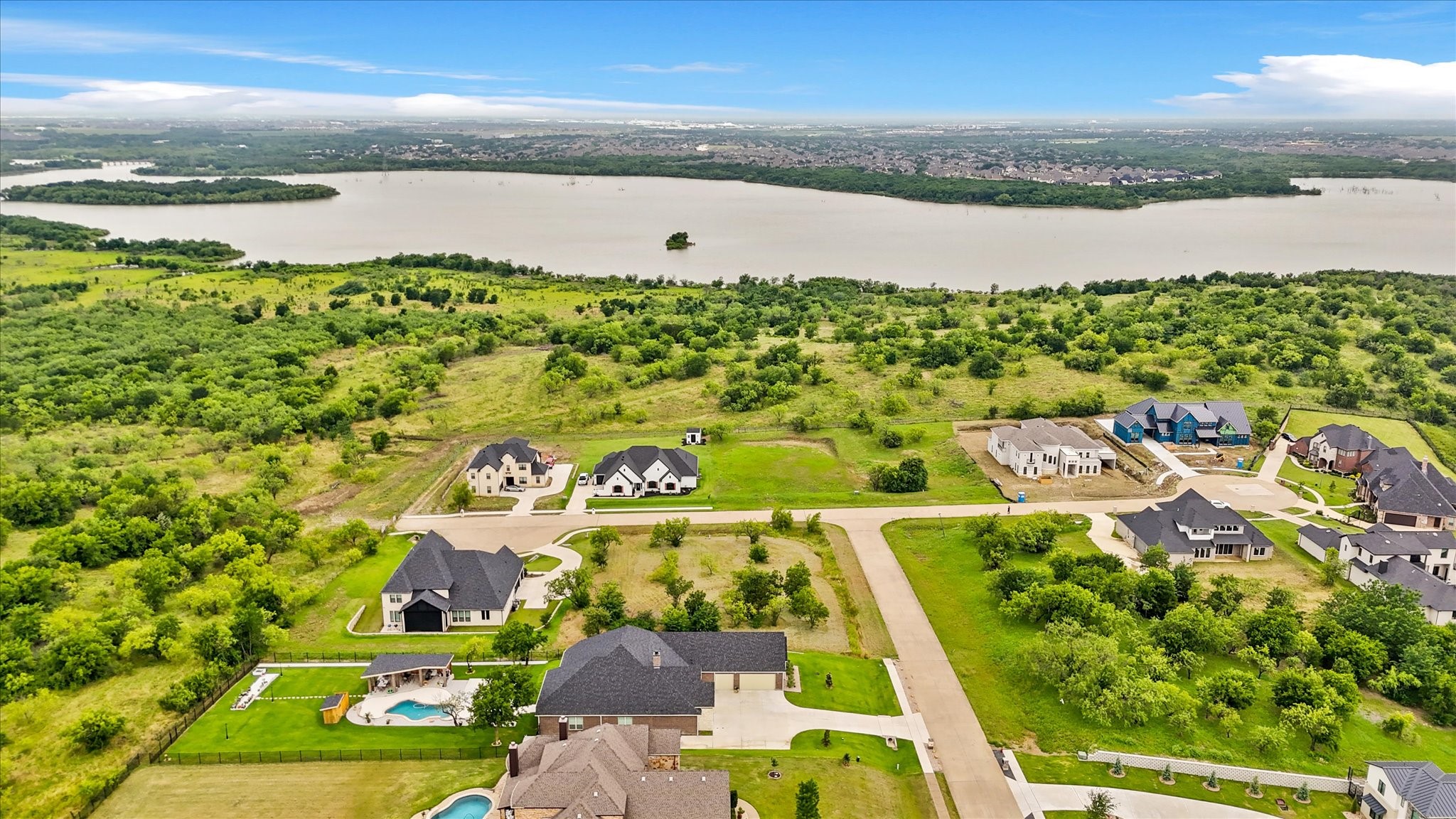 1098 Periwinkle Court Grand Prairie TX 75104