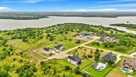 1098 Periwinkle Court Grand Prairie TX 75104