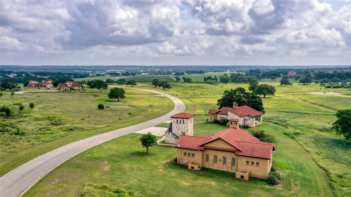 404 Strada Luca Florence TX 76527