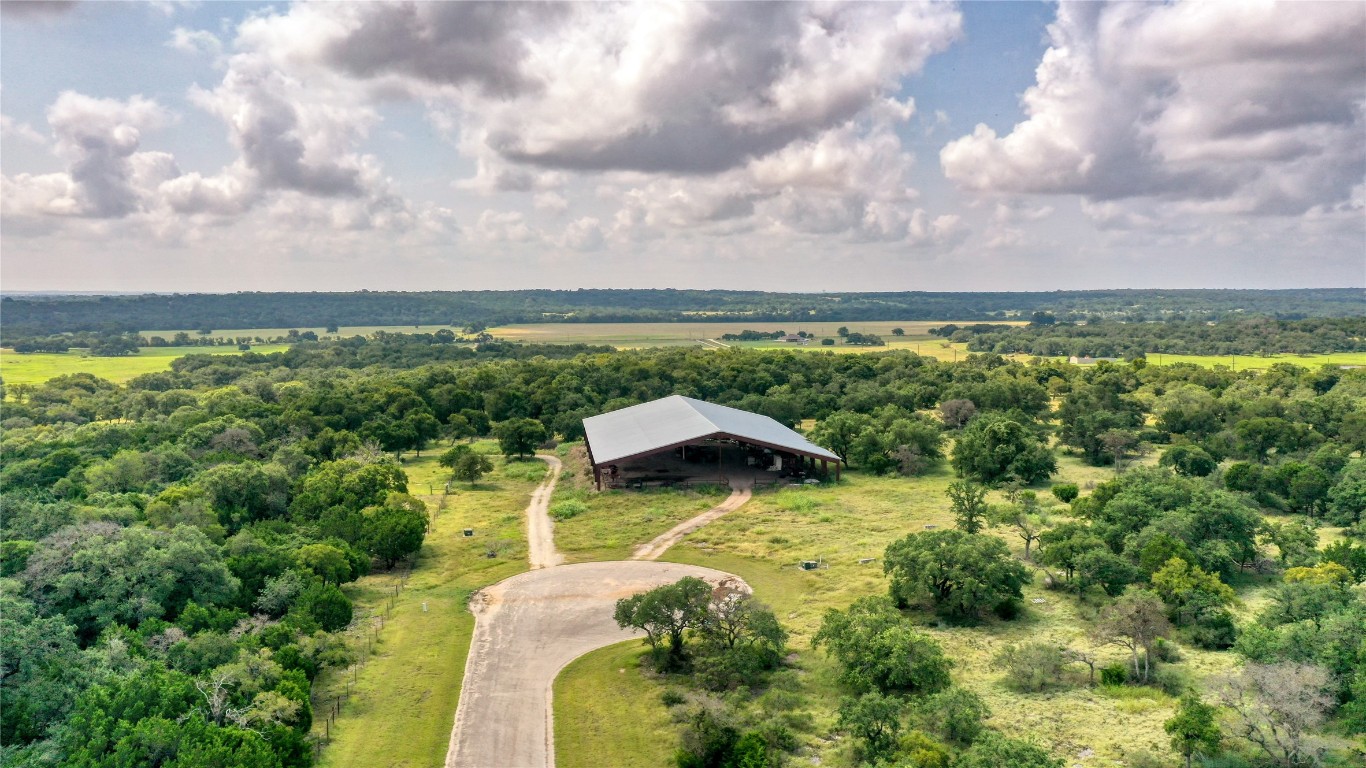 404 Strada Luca Florence TX 76527