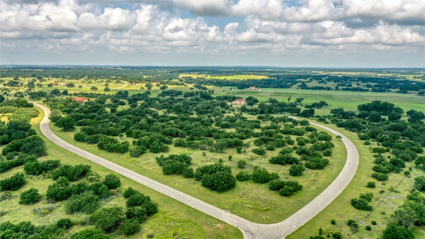 404 Strada Luca Florence TX 76527