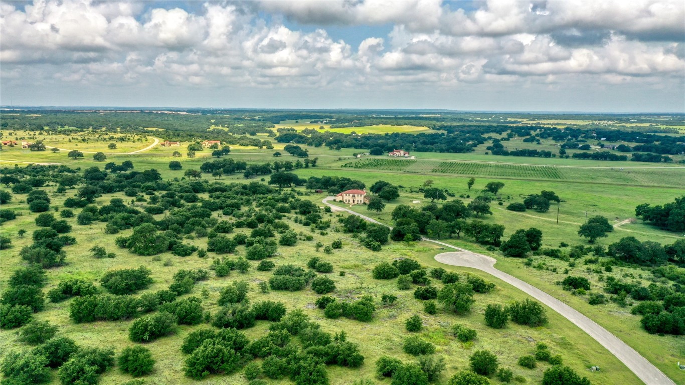 404 Strada Luca Florence TX 76527