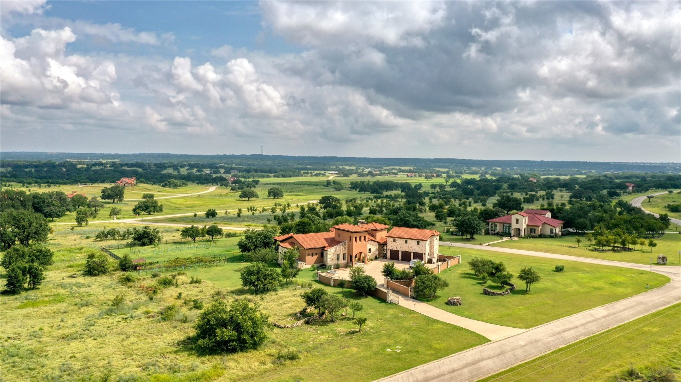 404 Strada Luca Florence TX 76527