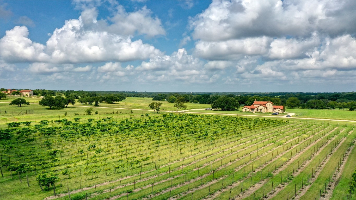 404 Strada Luca Florence TX 76527