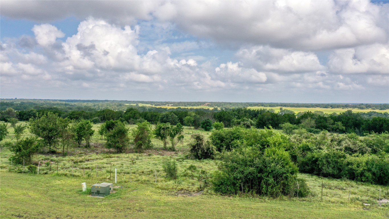 404 Strada Luca Florence TX 76527