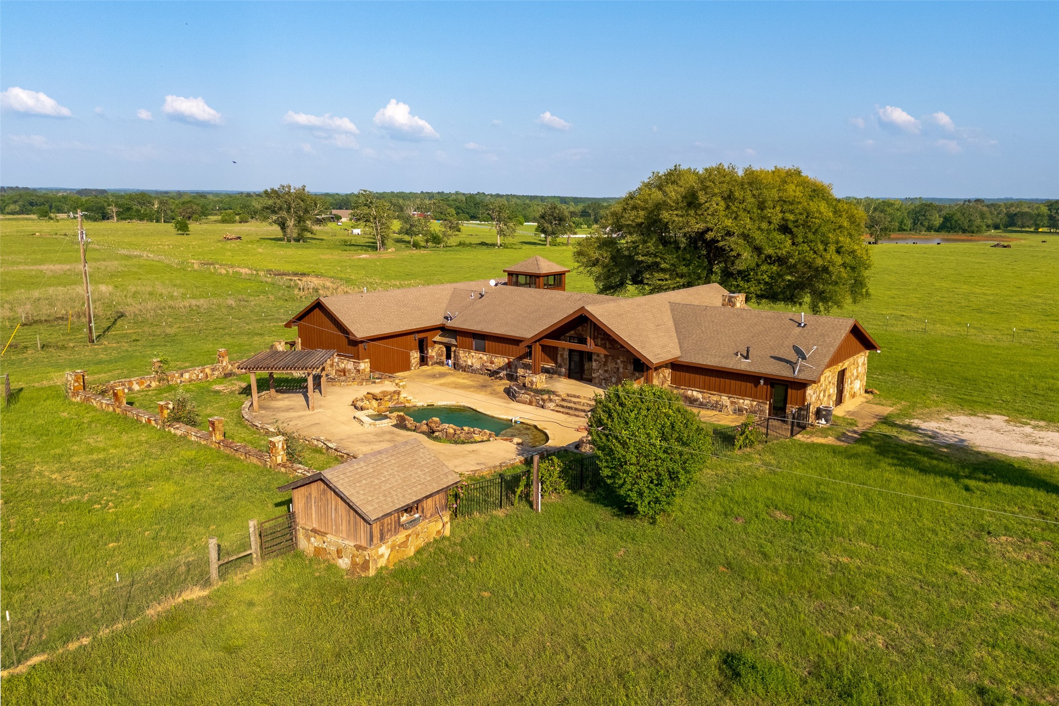 14803 Farm To Market Road 322 Elkhart TX 75839