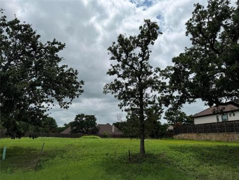 905 Crown Court Burleson TX 76028