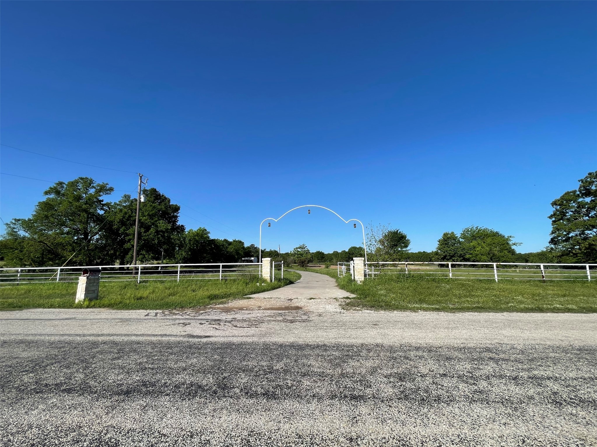 301 Rs County Road 3345 Emory TX 75440