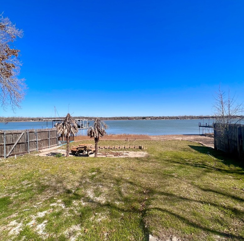 1124 W Lake Drive Weatherford TX 76087