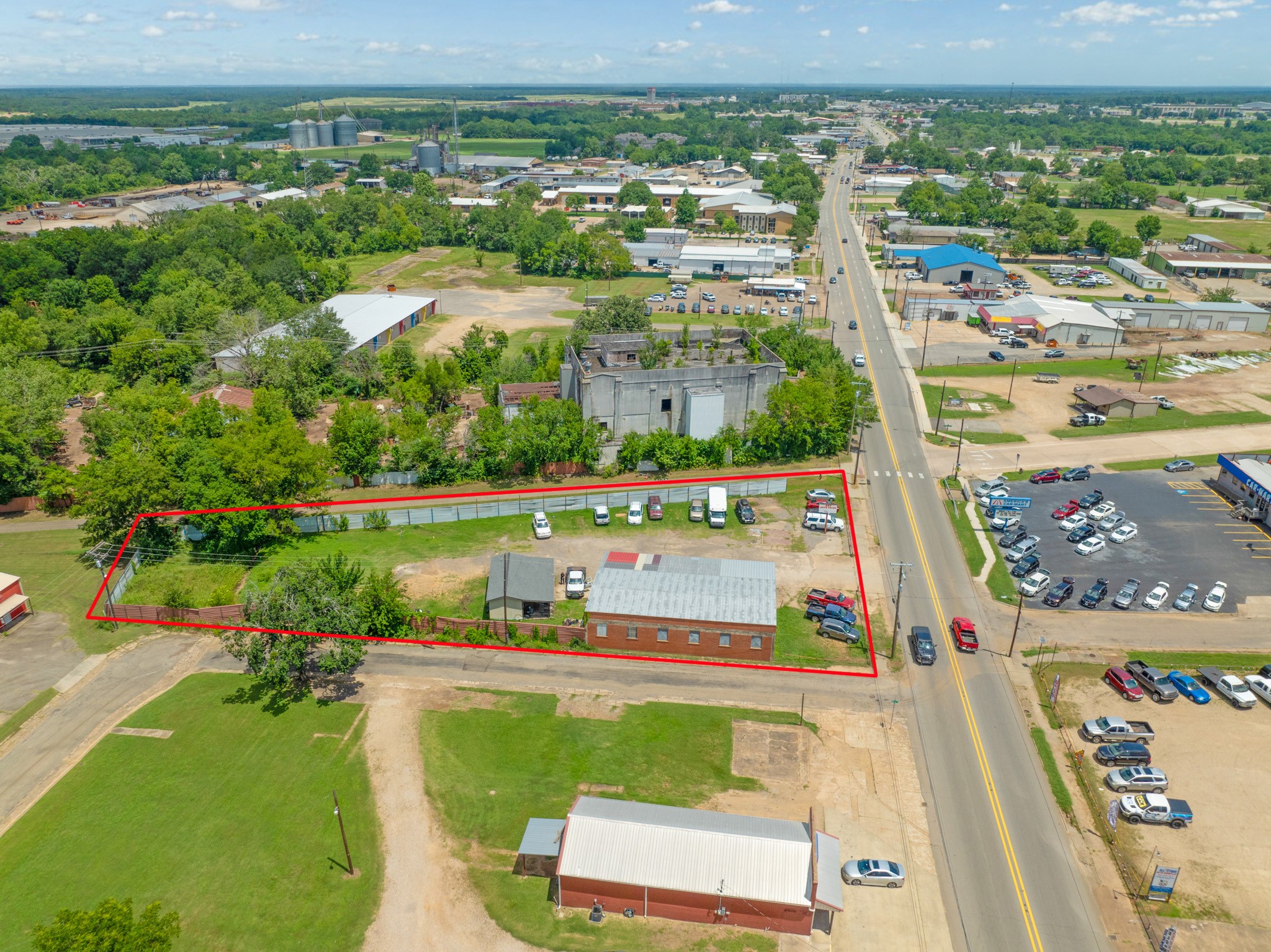 1121 N Main Street Paris TX 75460