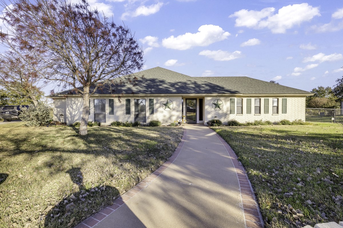 664 County Road 300 Hamilton TX 76531