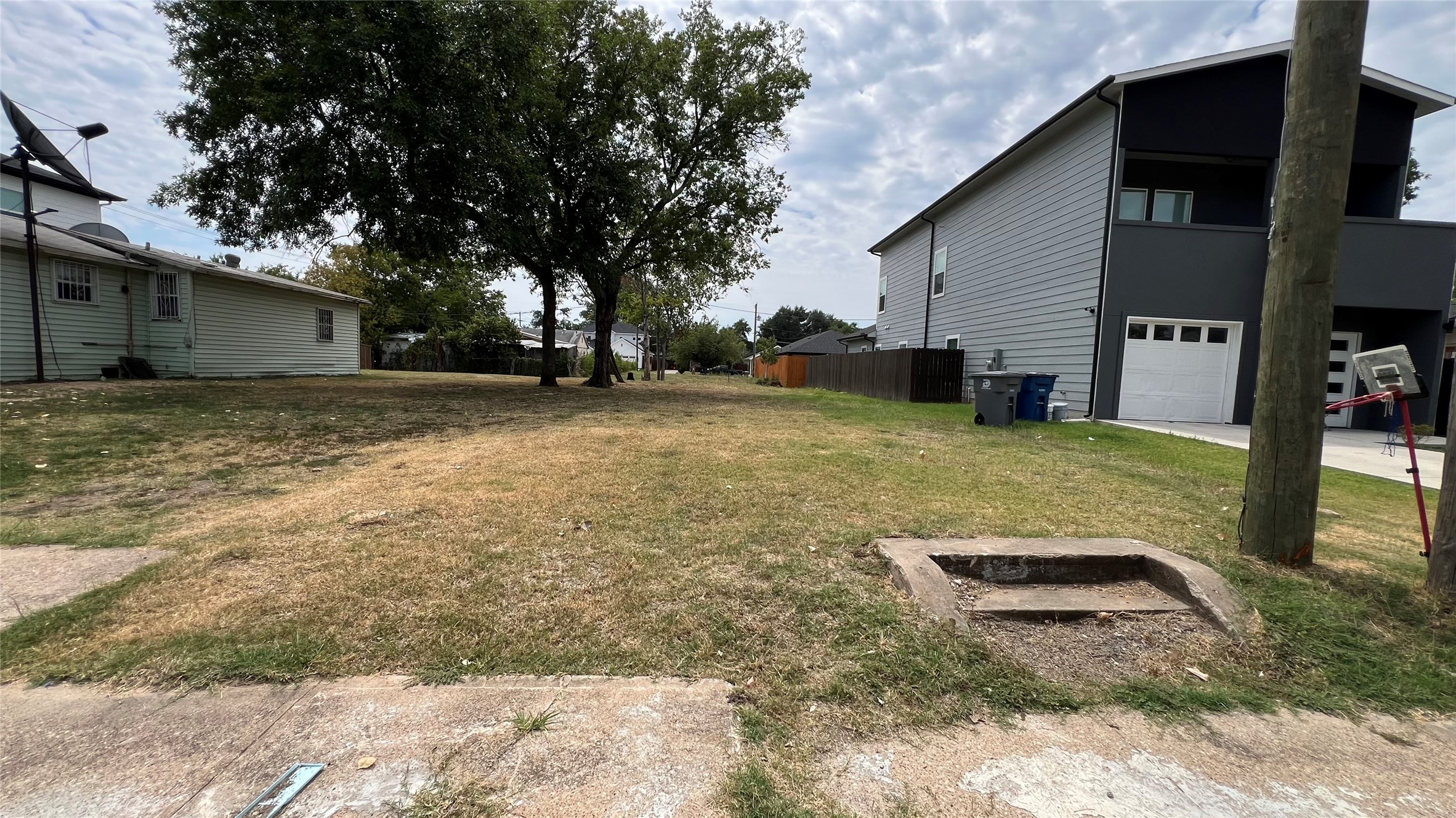 2010 Morris Street Dallas TX 75212