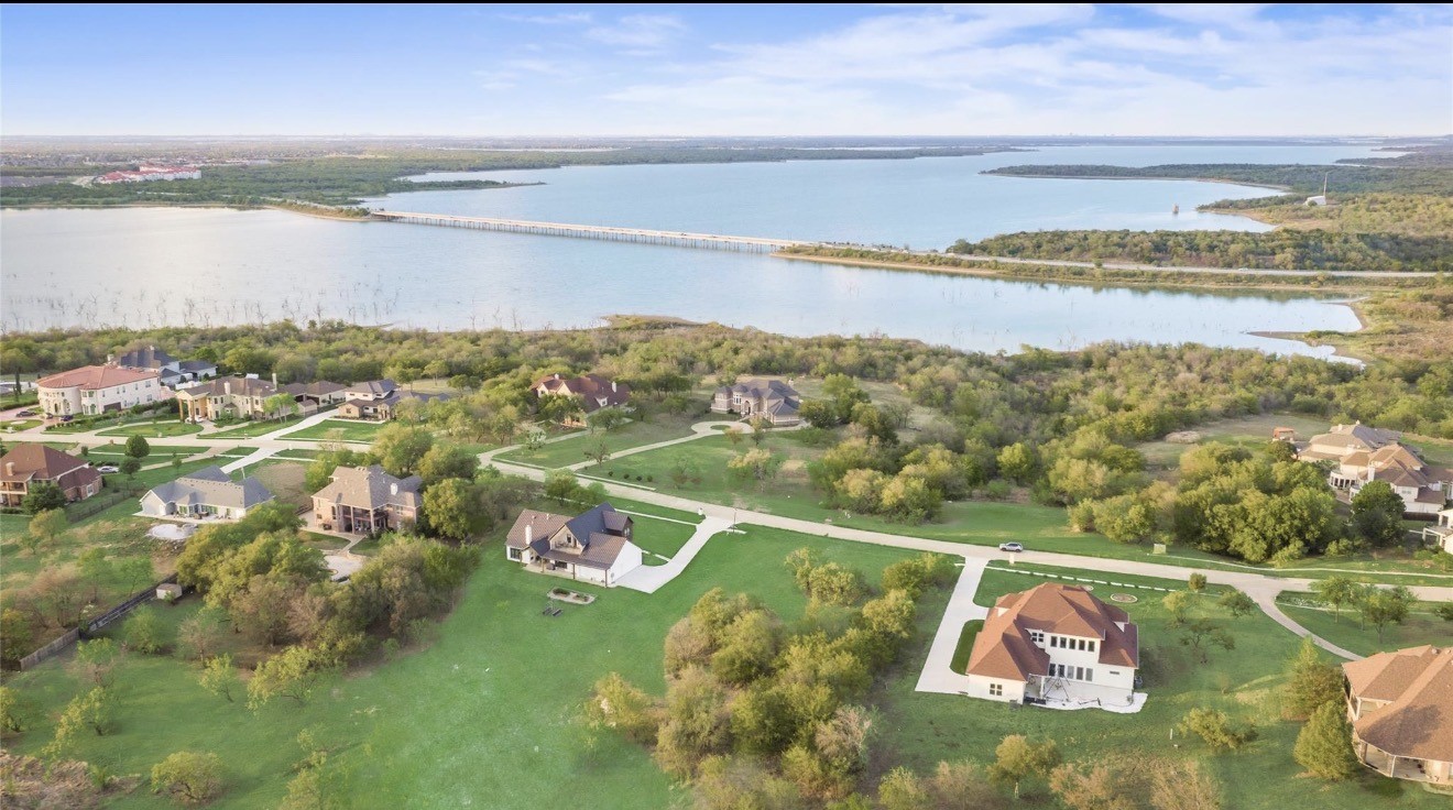 1016 Mallard Pointe Drive Grand Prairie TX 75104